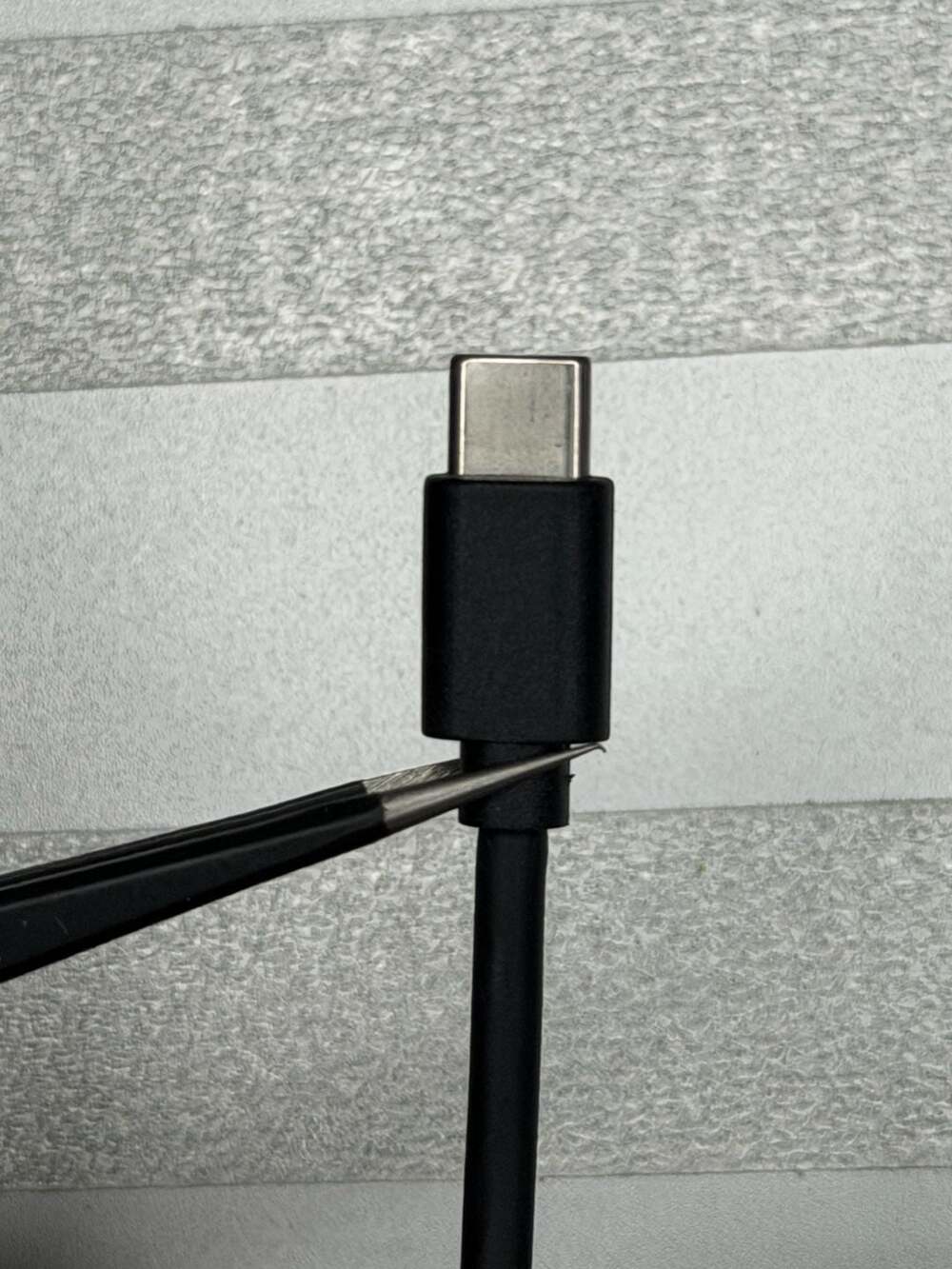 Generic 140W USB-C Power Adapter Model P14A1 - Picture 3 of 6